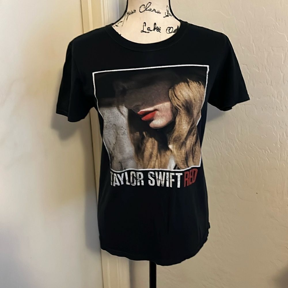 Taylor Swift Black Distressed Graphic Red Shirt